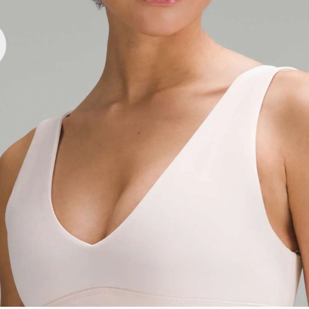 $54 Lululemon Align V-Neck Bra *Light Support, A/B Cup Meadowsweet Pink - Picture 5 of 9